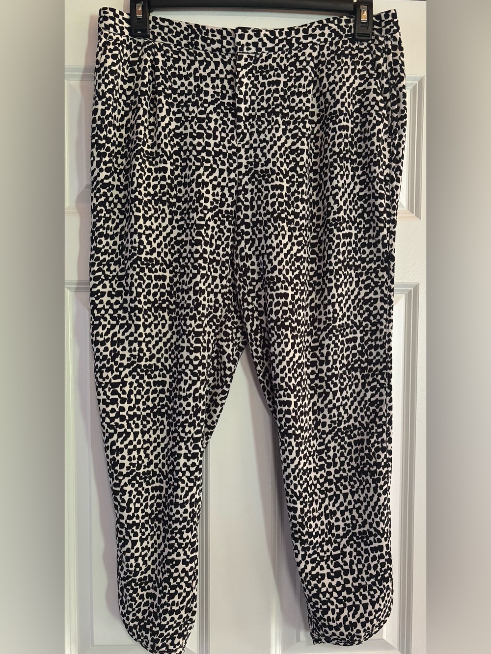 Banana Republic Black & White Animal Print Cropped Pants, size 10